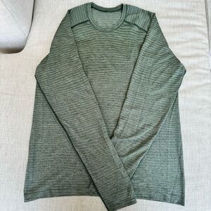 Men’s Lululemon long sleeve shirt